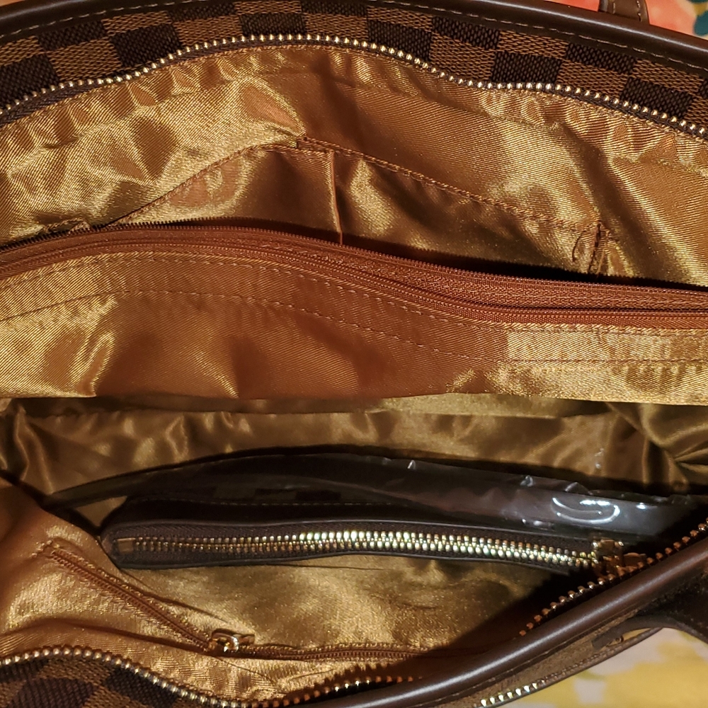 Purse - Picture 2 of 2